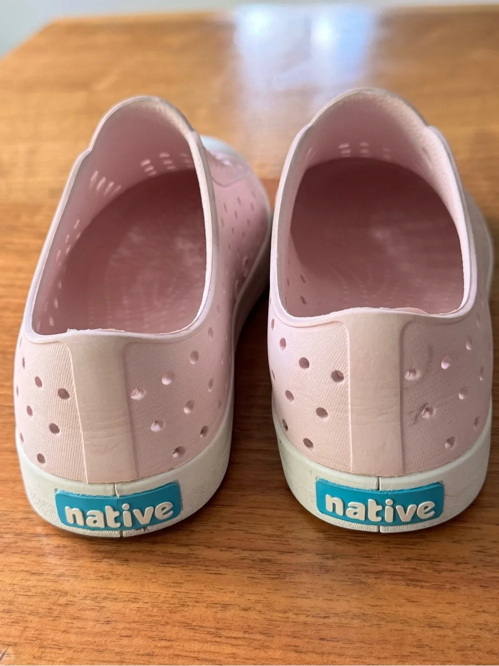 Native Shoes Kids Slip-On Sneakers in Light Pink and White. Size J1